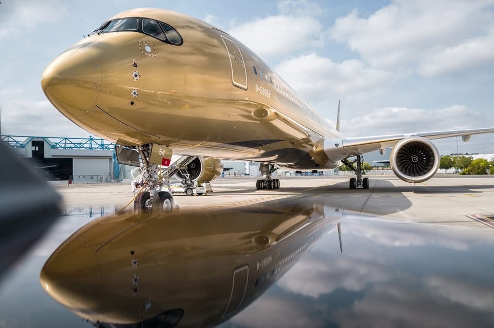 星宇航空「AIRSORAYAMA GOLD」完成交機　B-58554自法國土魯斯啟程返台